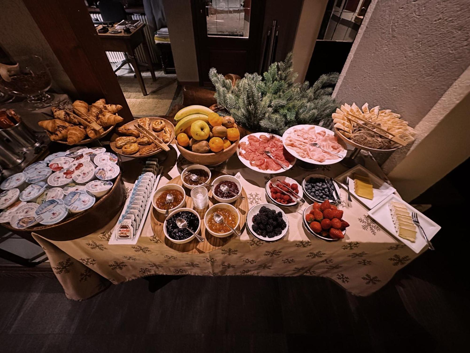 Le Samovar Guest House Breuil-Cervinia Eksteriør billede